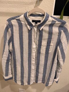 Banana Republic White and Blue Vertical Stripe Linen Button-Down Shirt